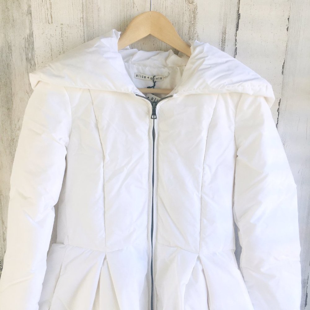 Alice+Olivia Blakely Flared Puffer Coat Duck Down - Picture 3 of 15